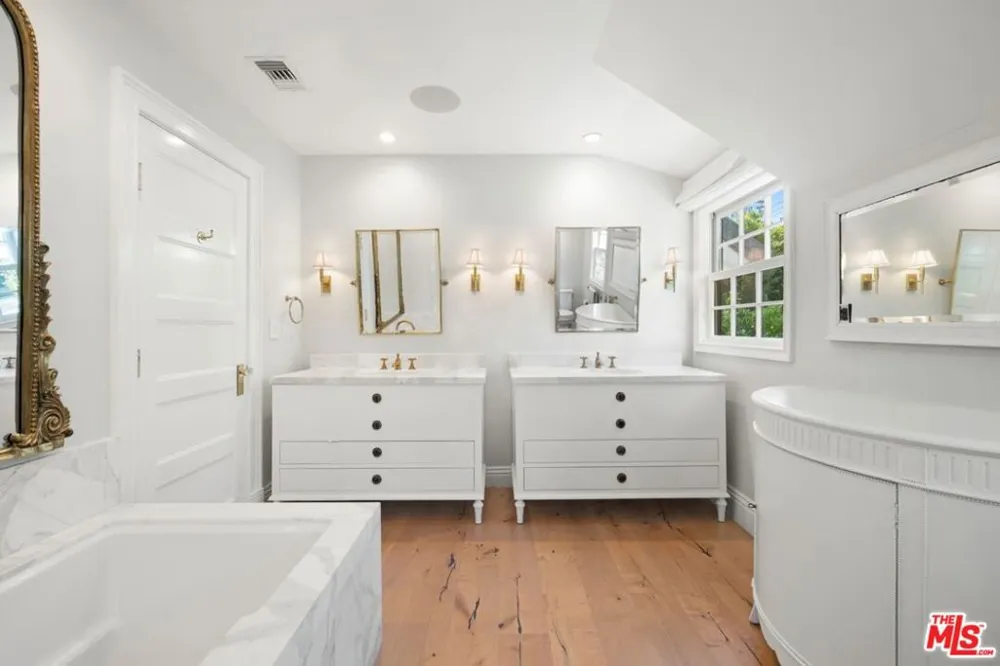 1960 Coldwater Canyon Drive Beverly Hills, CA 90210