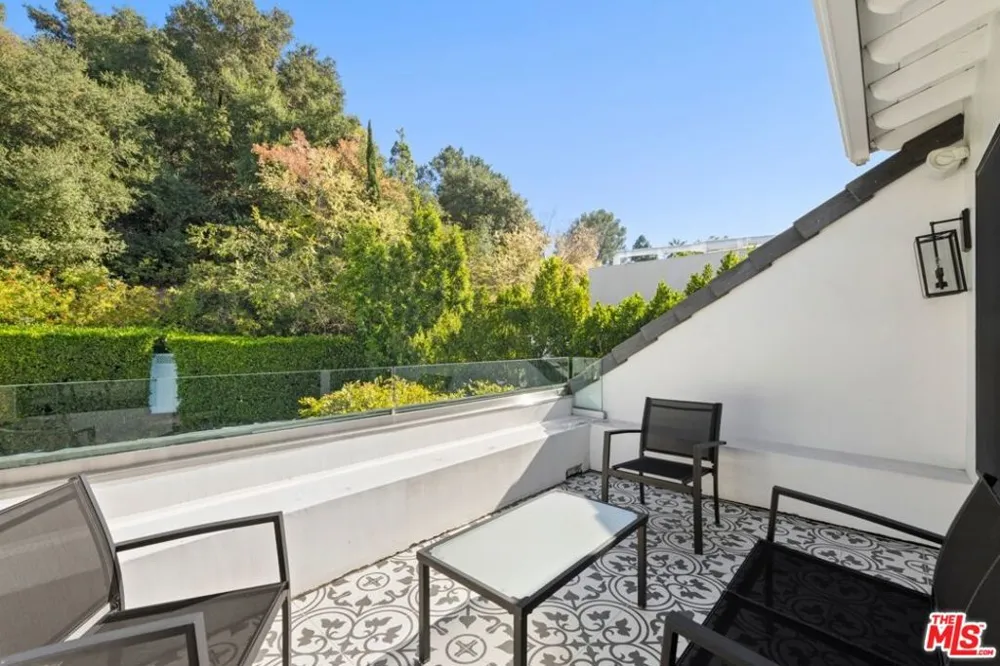 1960 Coldwater Canyon Drive Beverly Hills, CA 90210