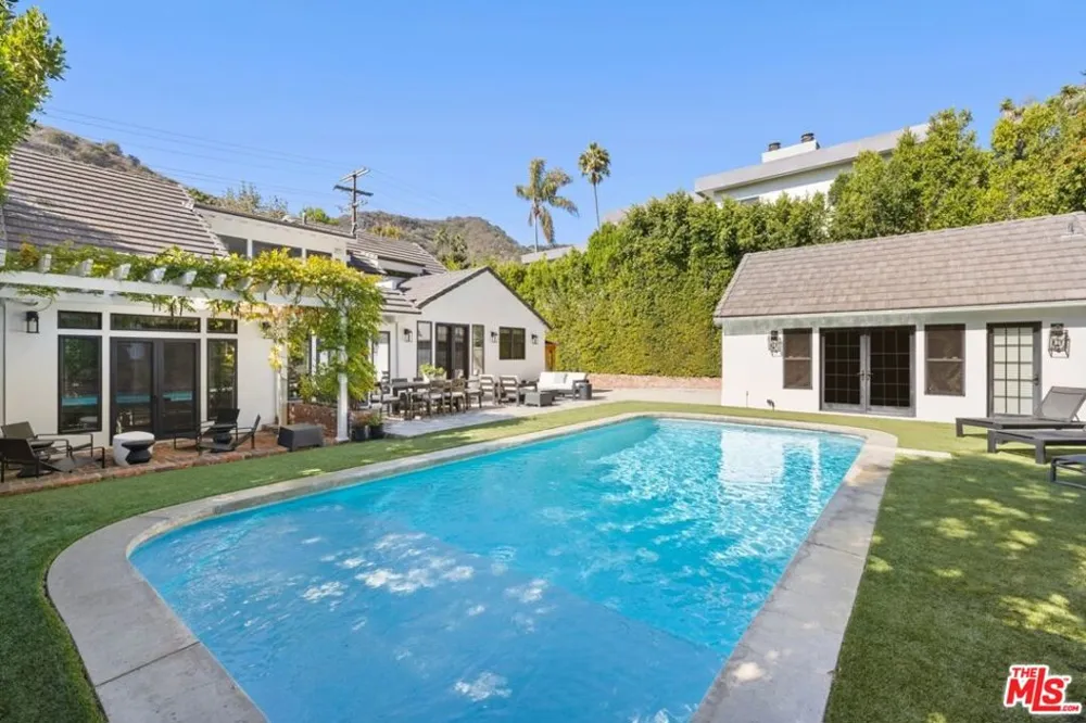 1960 Coldwater Canyon Drive Beverly Hills, CA 90210