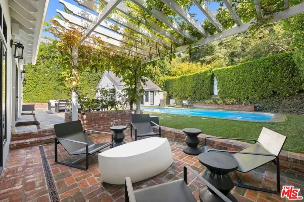 1960 Coldwater Canyon Drive Beverly Hills, CA 90210