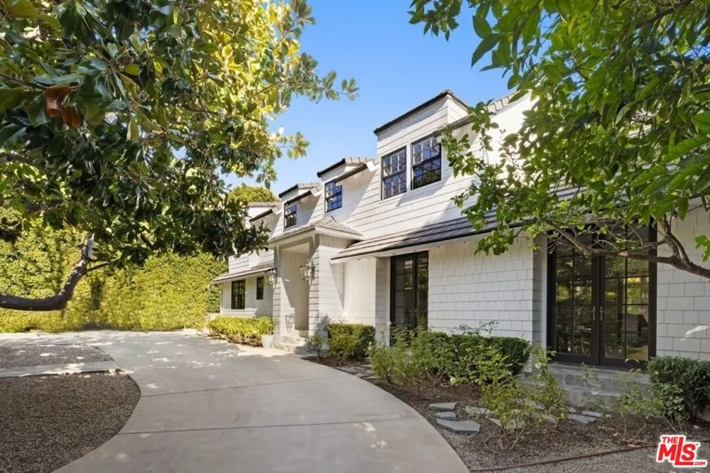 1960 Coldwater Canyon Drive Beverly Hills, CA 90210