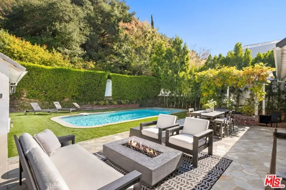 1960 Coldwater Canyon Drive Beverly Hills, CA 90210