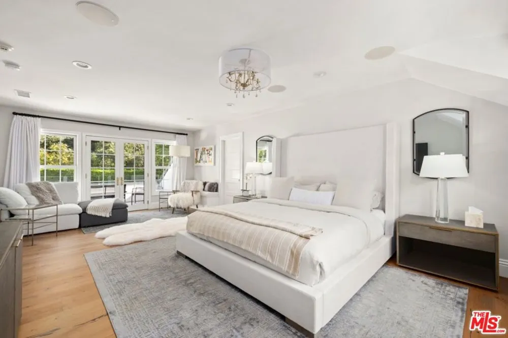 1960 Coldwater Canyon Drive Beverly Hills, CA 90210