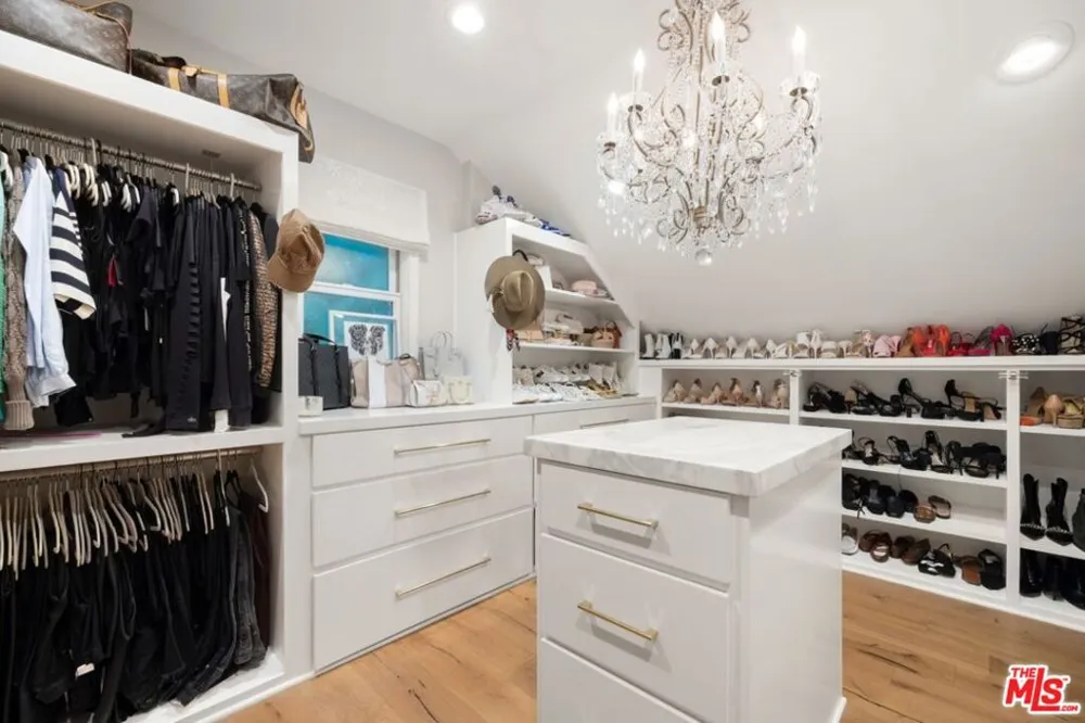 1960 Coldwater Canyon Drive Beverly Hills, CA 90210