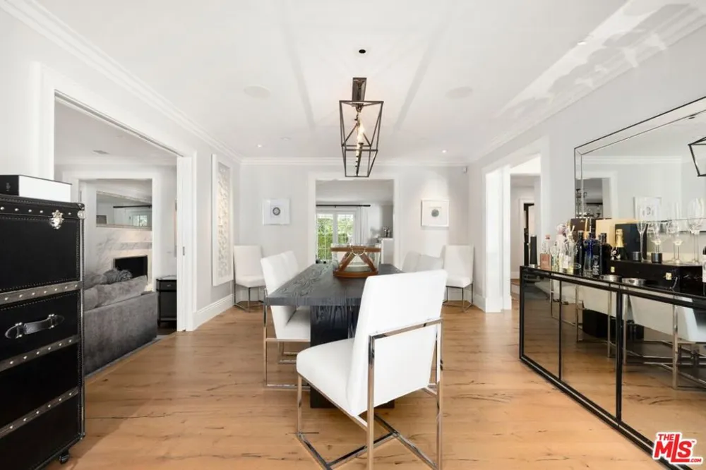1960 Coldwater Canyon Drive Beverly Hills, CA 90210