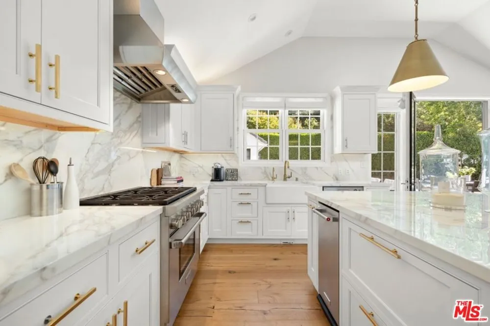 1960 Coldwater Canyon Drive Beverly Hills, CA 90210