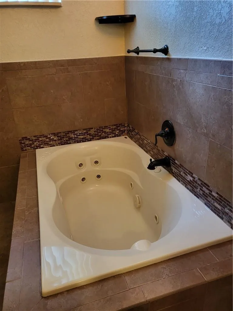 780 NE 199TH STREET #101E Miami, FL 33179