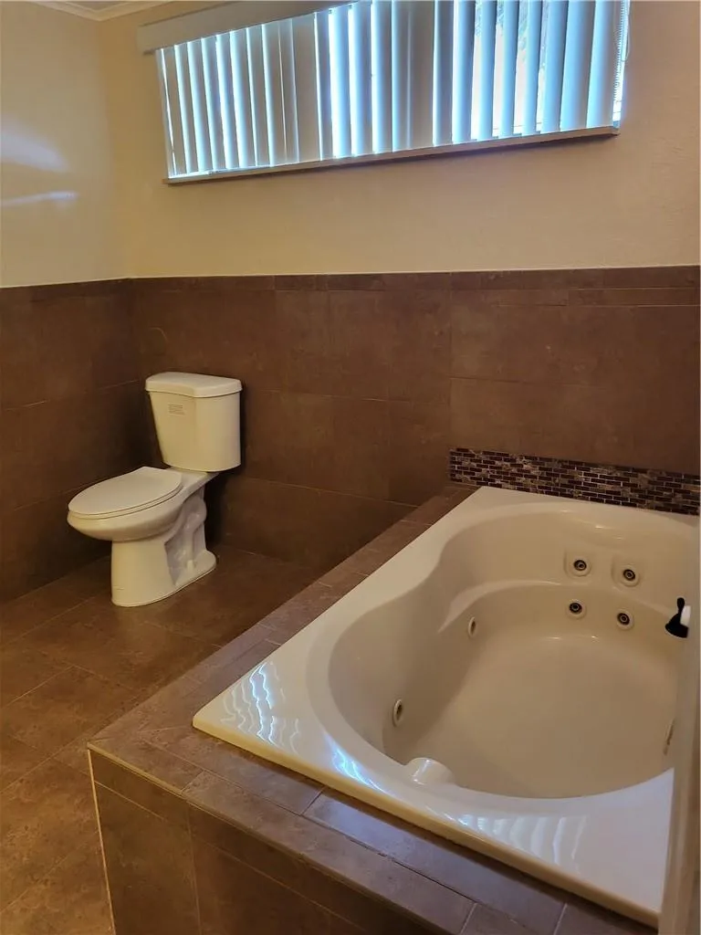 780 NE 199TH STREET #101E Miami, FL 33179