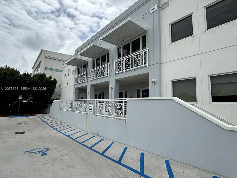 9830 SW 77th Ave Miami, FL 33156