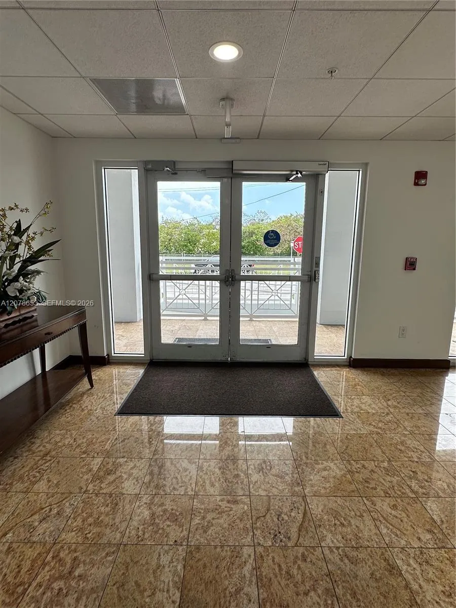 9830 SW 77th Ave Miami, FL 33156