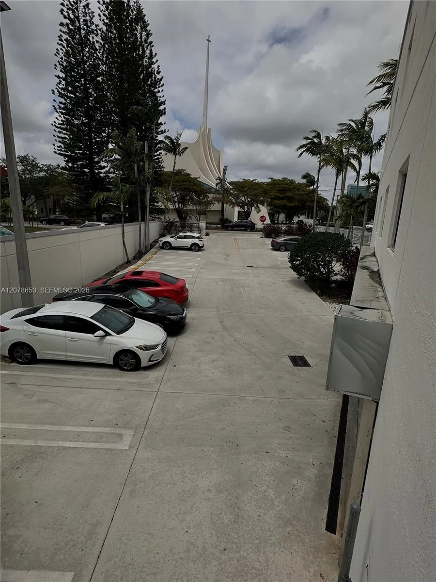 9830 SW 77th Ave Miami, FL 33156