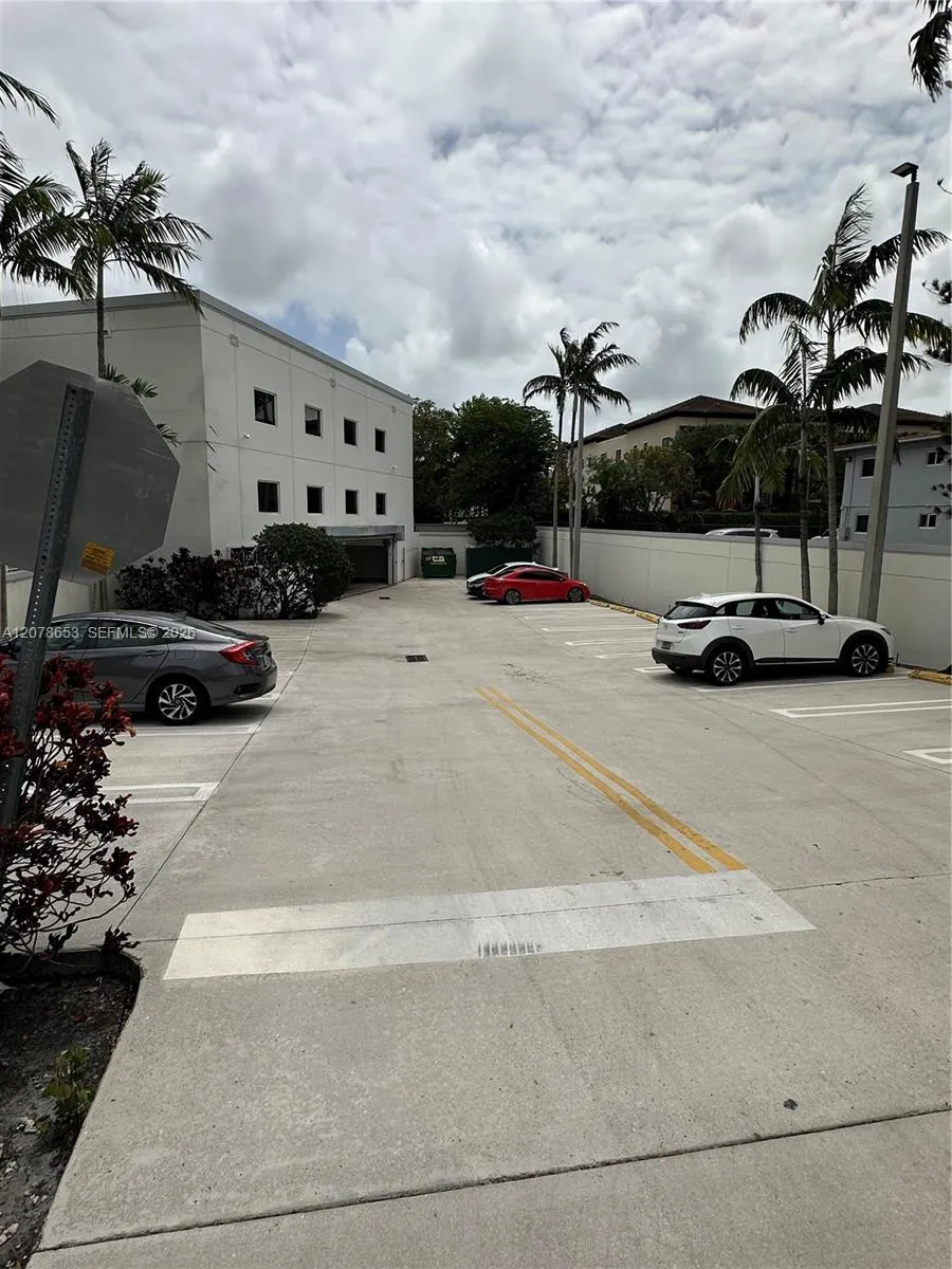 9830 SW 77th Ave Miami, FL 33156