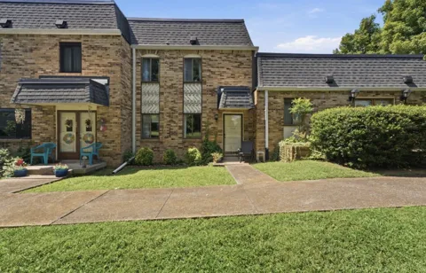 258 Lake Chateau Dr