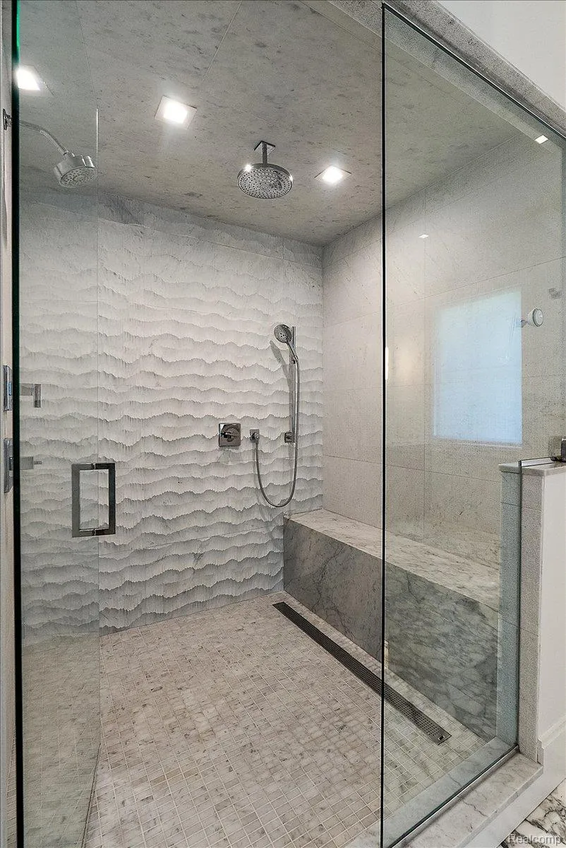 1099 Glenhurst Drive Birmingham City, MI 48009