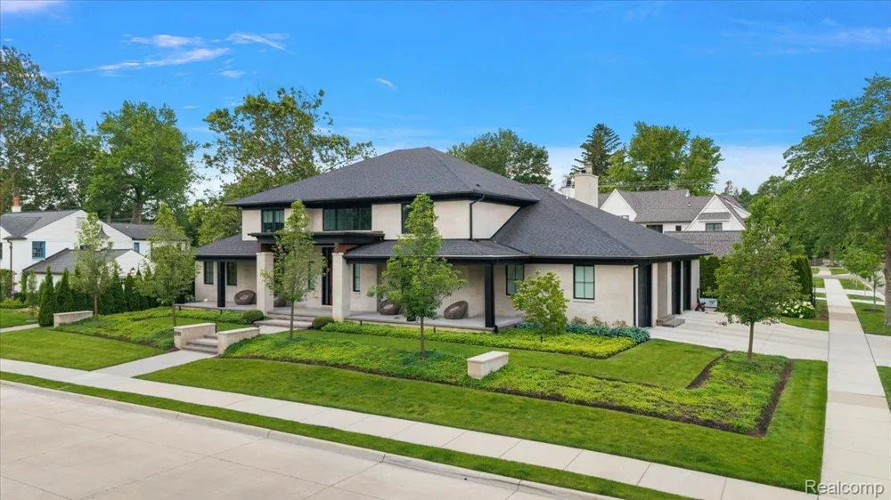 1099 Glenhurst Drive Birmingham City, MI 48009