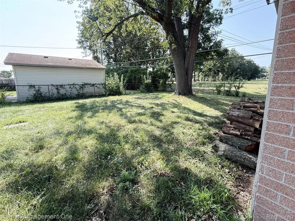 34227 Florence Street Westland City, MI 48185