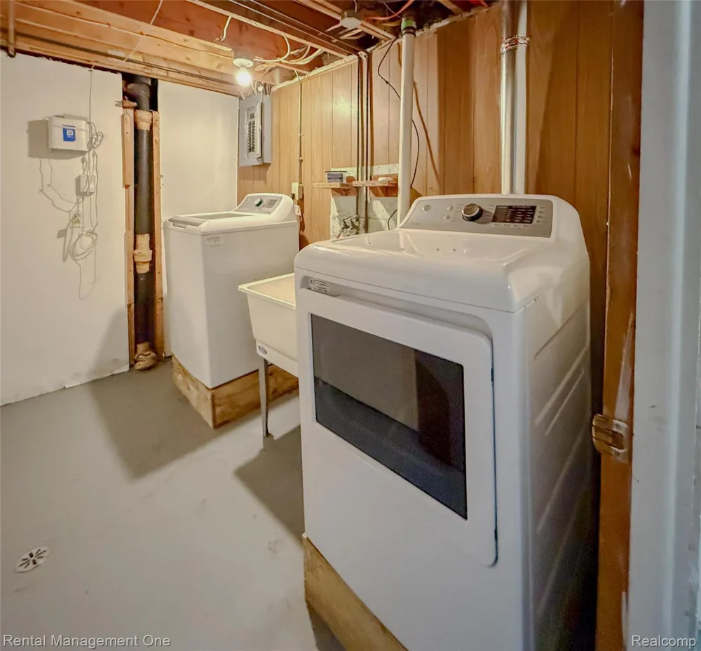 34227 Florence Street Westland City, MI 48185