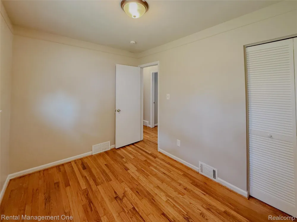 34227 Florence Street Westland City, MI 48185