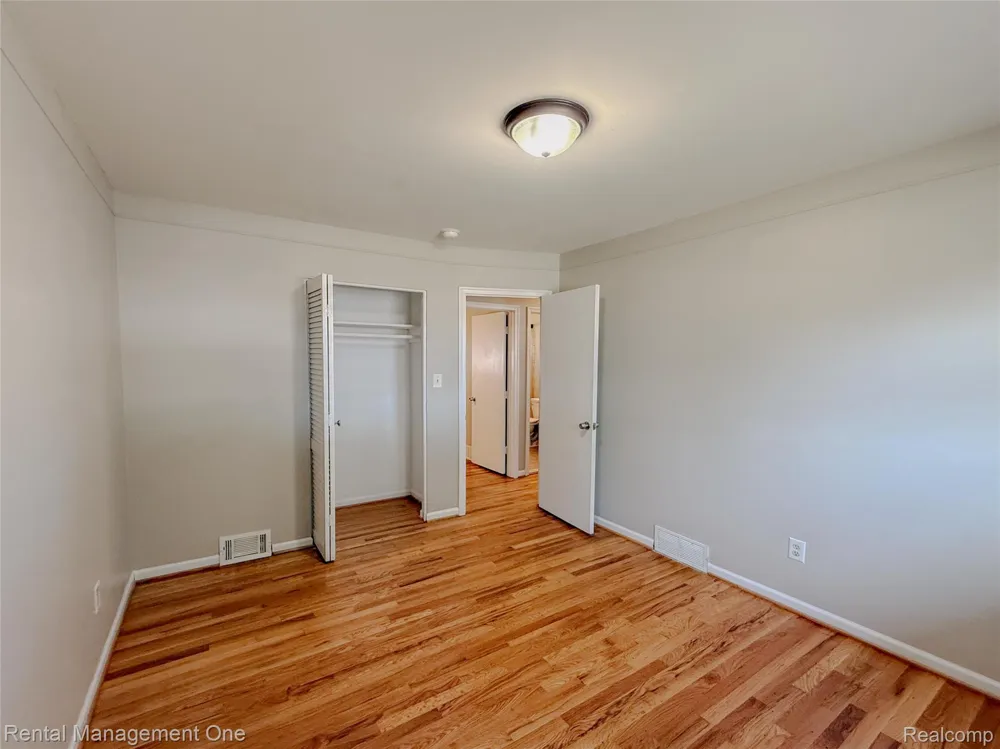 34227 Florence Street Westland City, MI 48185