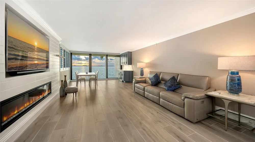 101 SUNSET DRIVE #103 Sarasota, FL 34236