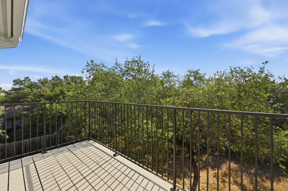22407 Briarcliff Drive Spicewood, TX 78669