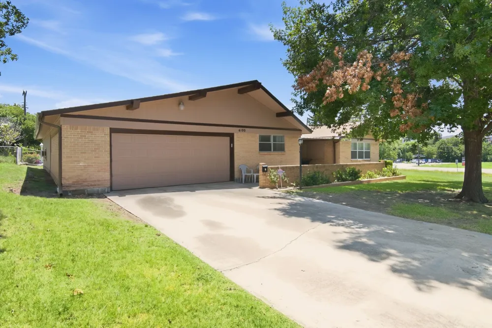 4100 Big Bend Trail Lake Worth, TX 76135
