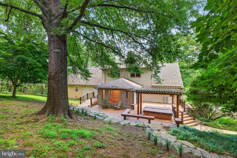 427 UPPER PIKE CREEK ROAD Newark, DE 19711