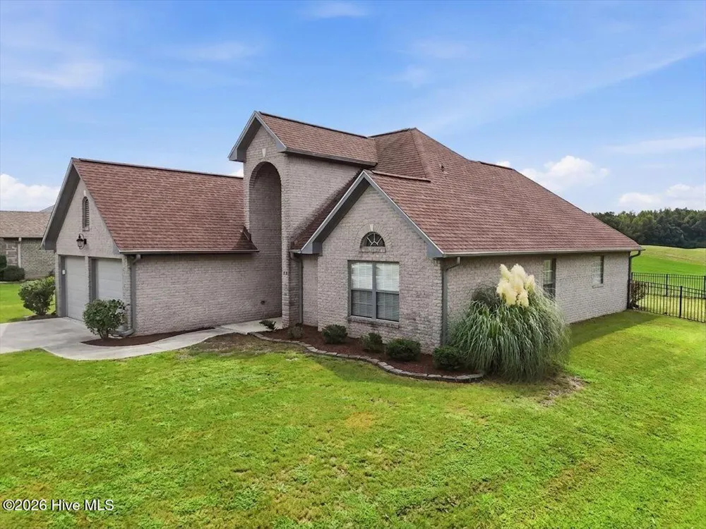 38 Castle Bay Drive Hampstead, NC 28443