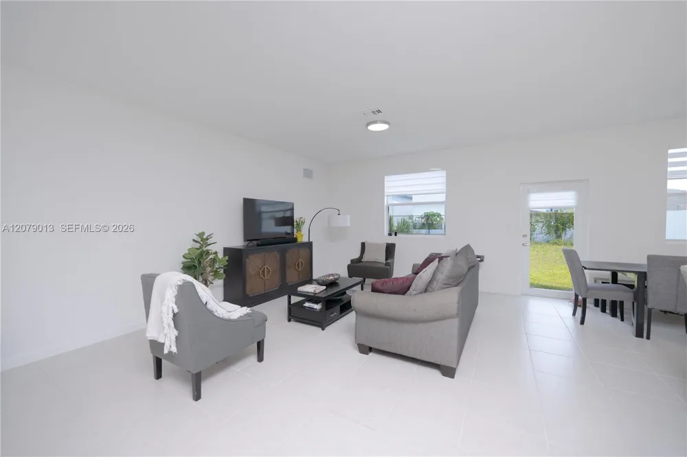 13609 SW 185th Ln Miami, FL 33177