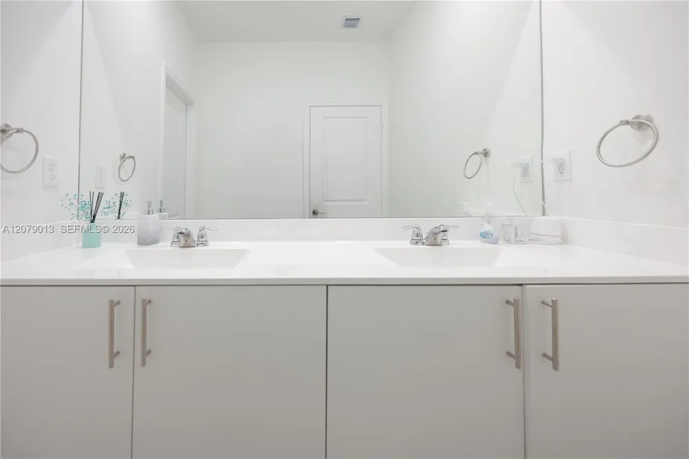 13609 SW 185th Ln Miami, FL 33177