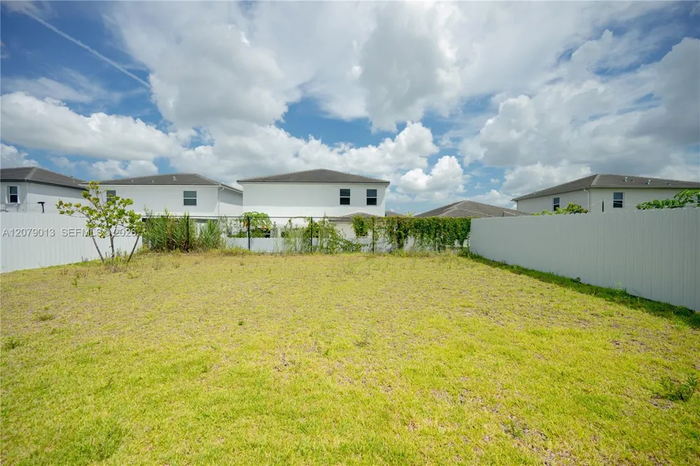 13609 SW 185th Ln Miami, FL 33177