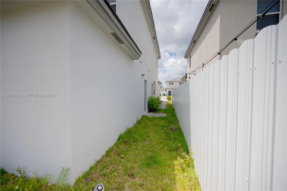 13609 SW 185th Ln Miami, FL 33177