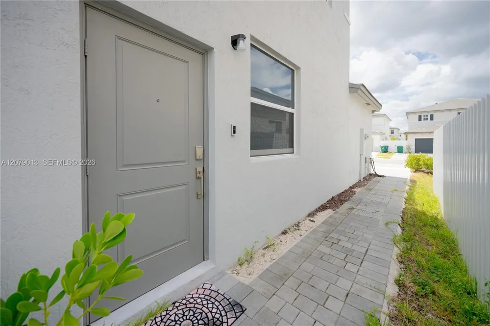 13609 SW 185th Ln Miami, FL 33177