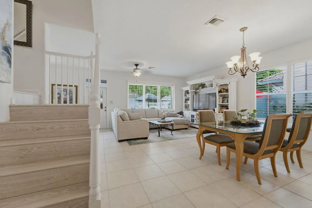 8074 MURANO CIRCLE Palm Beach Gardens, FL 33418