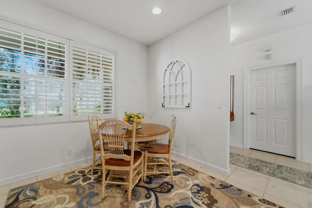 8074 MURANO CIRCLE Palm Beach Gardens, FL 33418