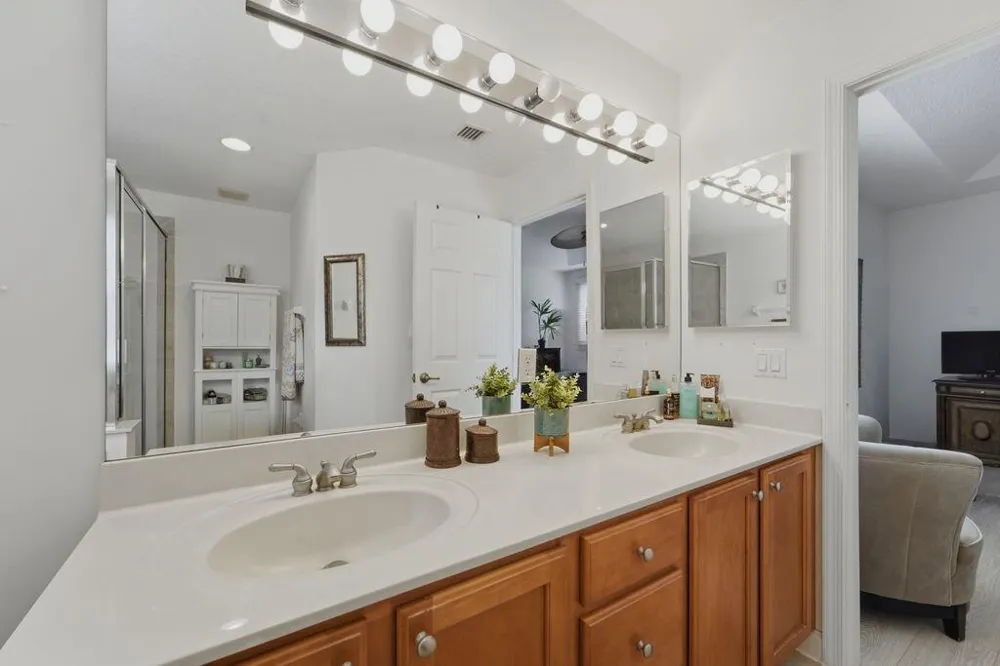 8074 MURANO CIRCLE Palm Beach Gardens, FL 33418