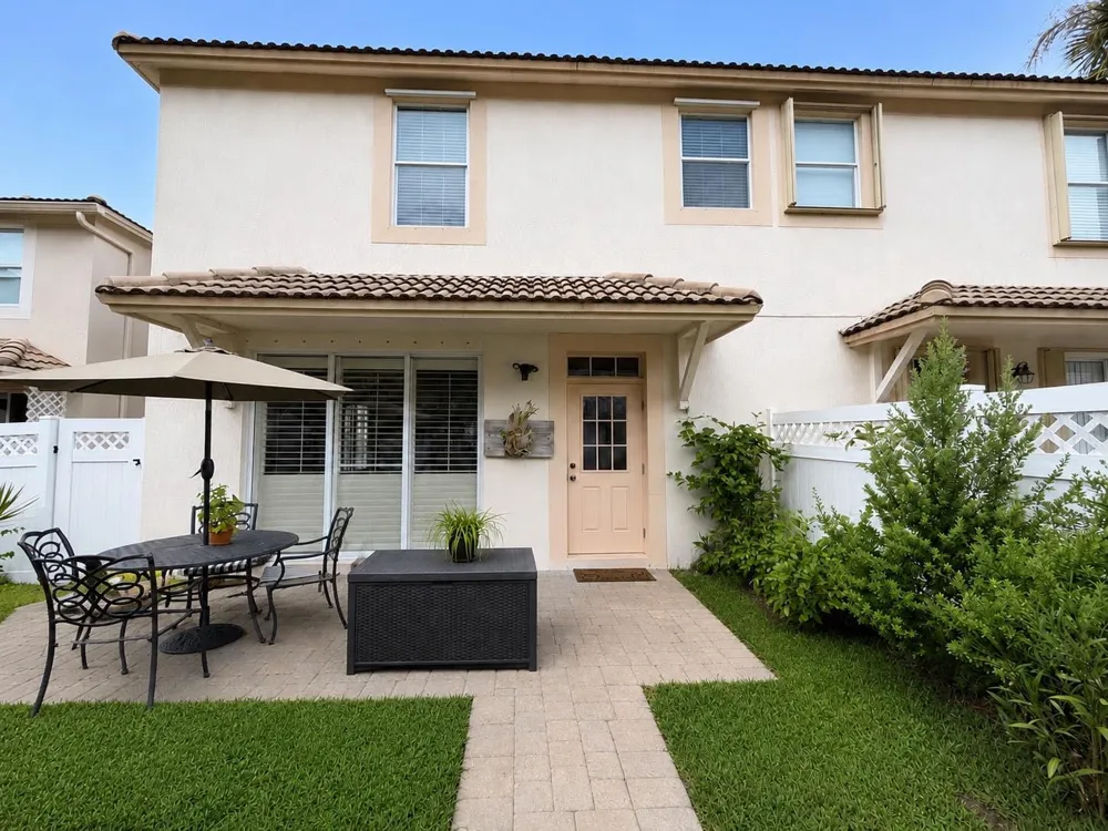 8074 MURANO CIRCLE Palm Beach Gardens, FL 33418