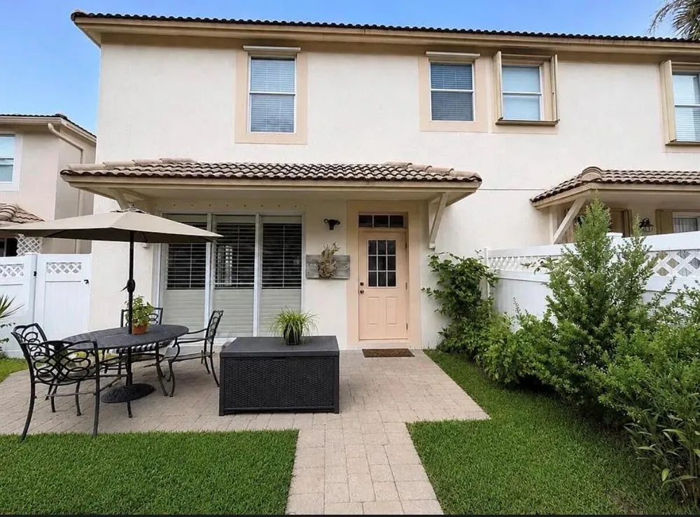 8074 MURANO CIRCLE Palm Beach Gardens, FL 33418