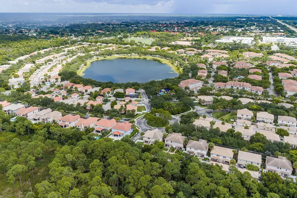 8074 MURANO CIRCLE Palm Beach Gardens, FL 33418