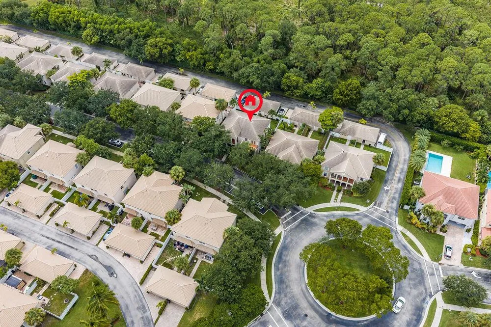 8074 MURANO CIRCLE Palm Beach Gardens, FL 33418