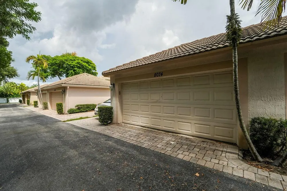 8074 MURANO CIRCLE Palm Beach Gardens, FL 33418