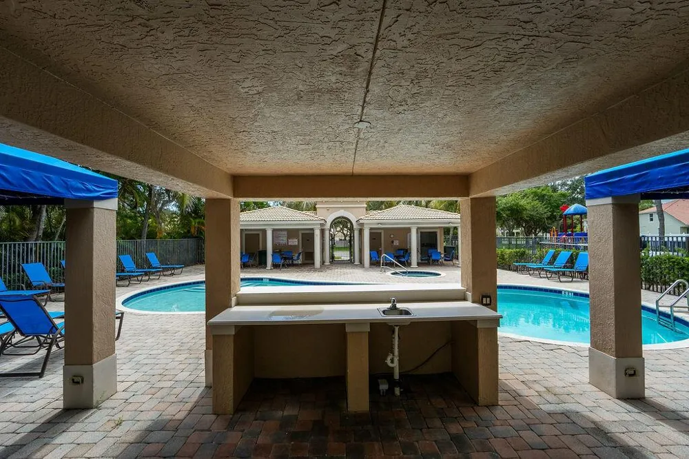 8074 MURANO CIRCLE Palm Beach Gardens, FL 33418