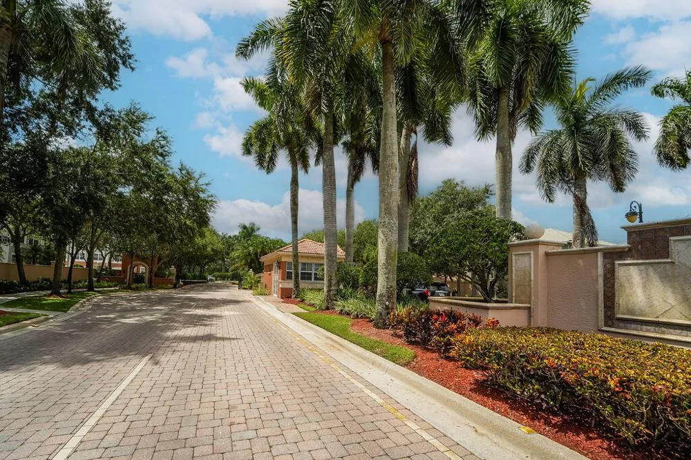8074 MURANO CIRCLE Palm Beach Gardens, FL 33418