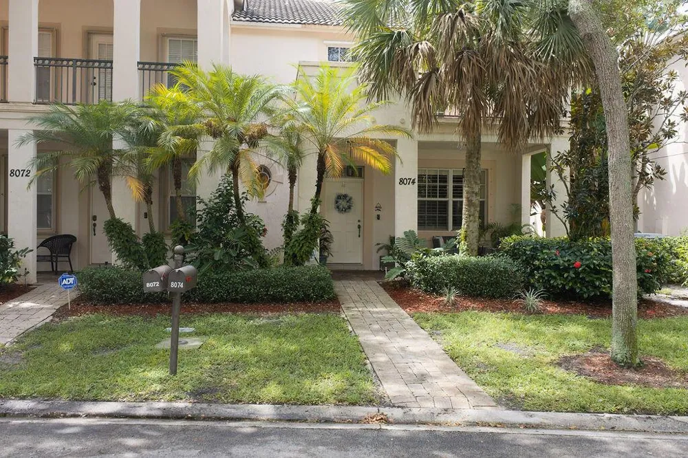 8074 MURANO CIRCLE Palm Beach Gardens, FL 33418