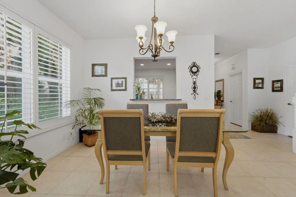 8074 MURANO CIRCLE Palm Beach Gardens, FL 33418