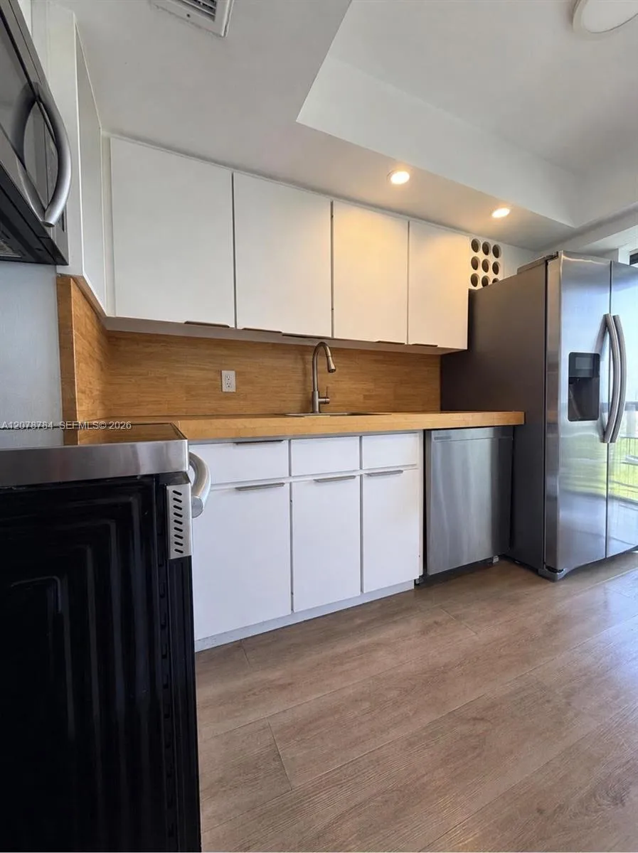 77 Crandon Blvd #5C Key Biscayne, FL 33149