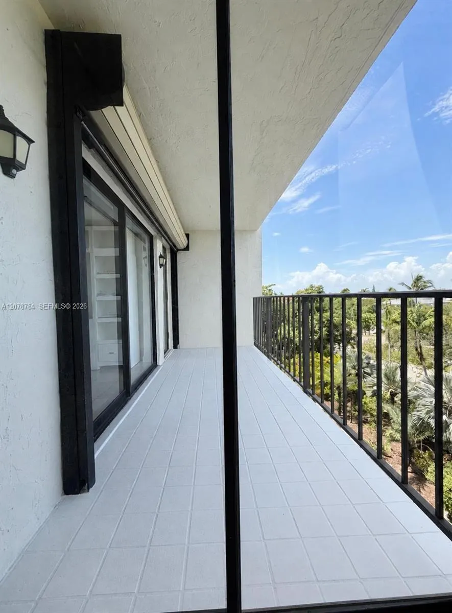 77 Crandon Blvd #5C Key Biscayne, FL 33149