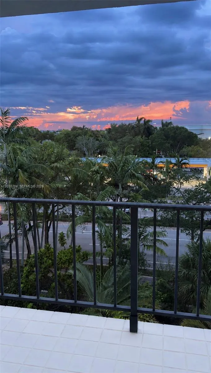 77 Crandon Blvd #5C Key Biscayne, FL 33149
