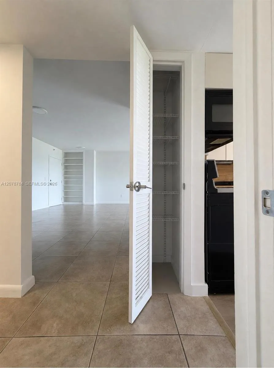 77 Crandon Blvd #5C Key Biscayne, FL 33149