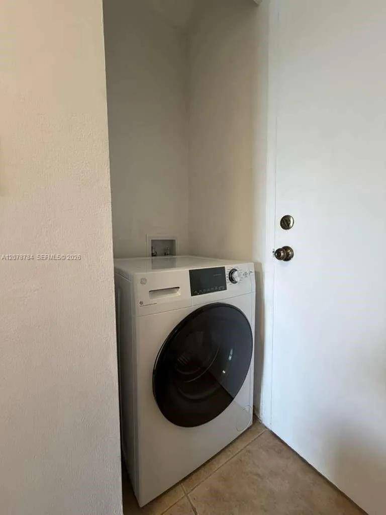 77 Crandon Blvd #5C Key Biscayne, FL 33149